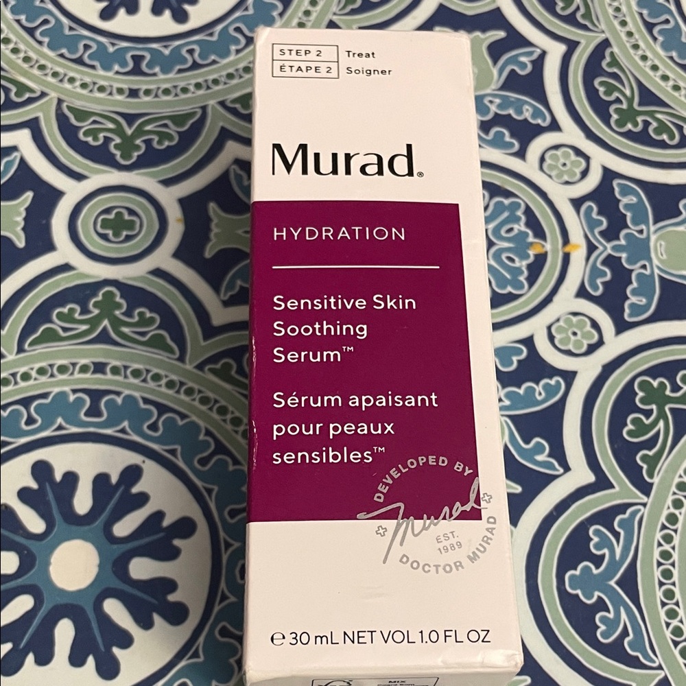 Murad Hydration Sensitive Skin Soothing Serum - Plum & White